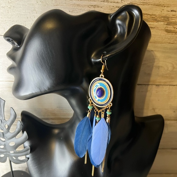 Jewelry - NWT shades of blue boho feather earrings.
